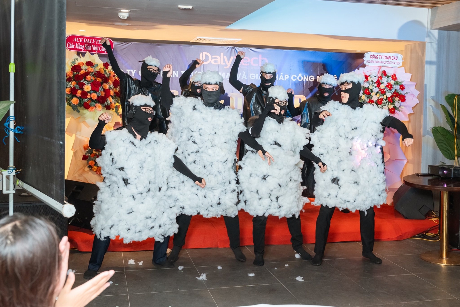 DU LỊCH 2025 - GALA KỶ NIỆM 8 NĂM THÀNH LẬP CÔNG TY