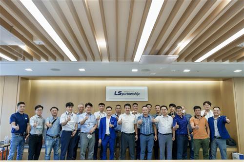 CHUYÊN CÔNG TÁC THĂM QUAN NHÀ MÁY SẢN XUẤT BUSWAY TẠI HÀN QUỐC